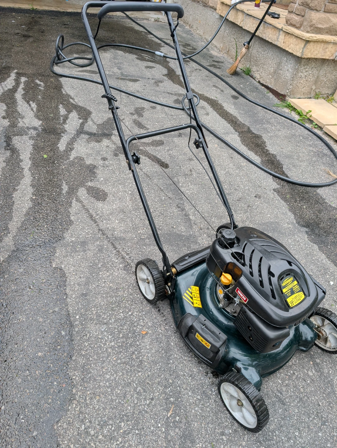 Yardworks 21" Sell  as is need tuneup not starting - photo 4
