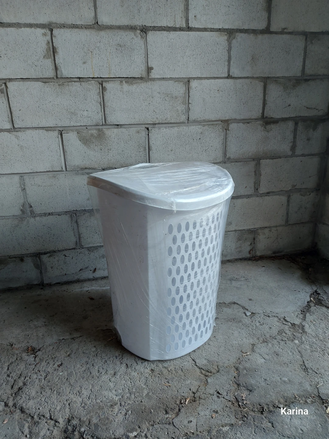 Sterilite Ultra Wheeled Laundry Basket - Size S