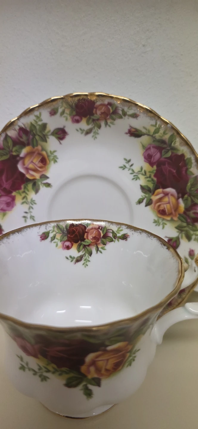Royal Albert Old Country Roses Tea Cup and Saucer - photo 4