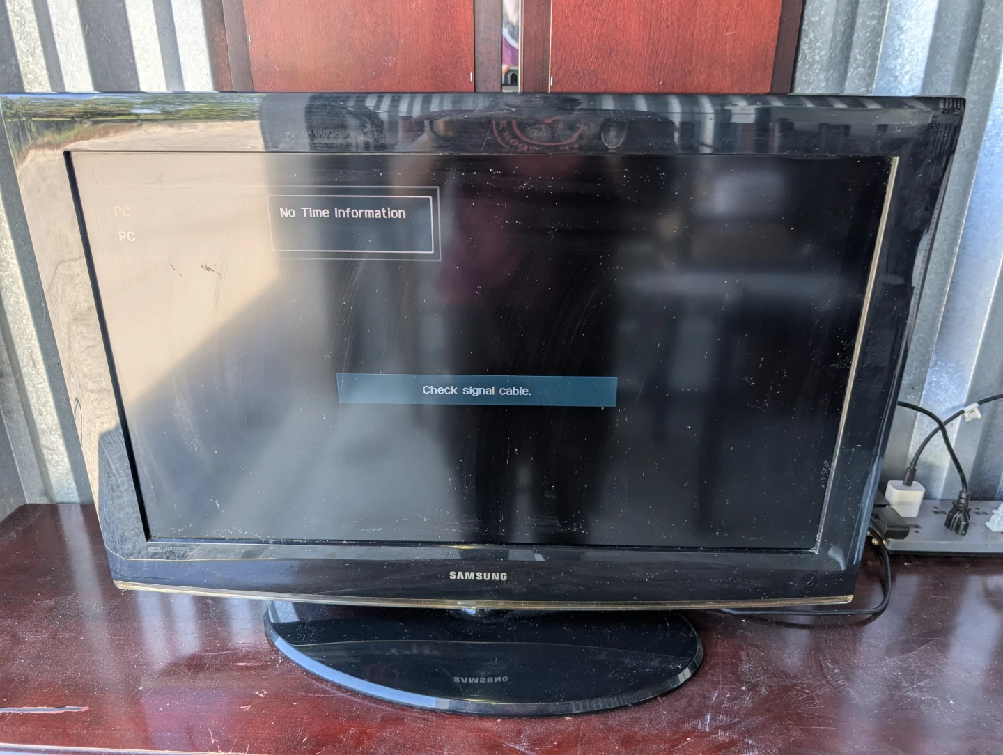 Samsung LN32B360C5D 32-inch LCD TV (no remote)