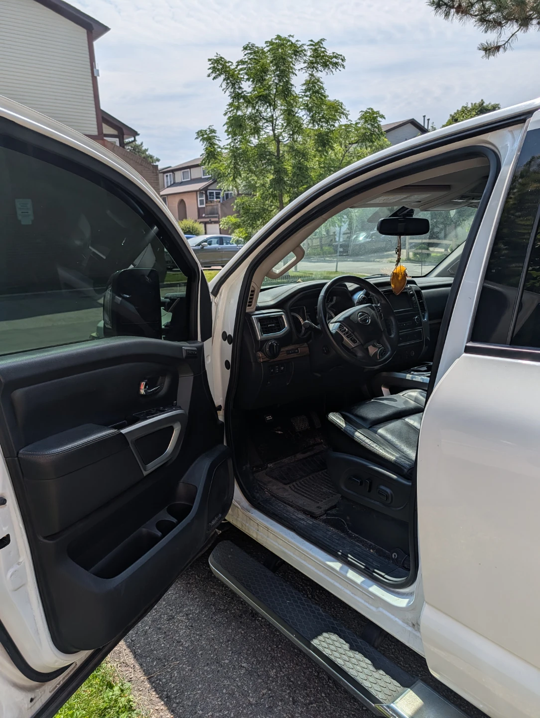 White Nissan Titan XD SL 4x4 Crew Cab Pickup Truck - photo 5