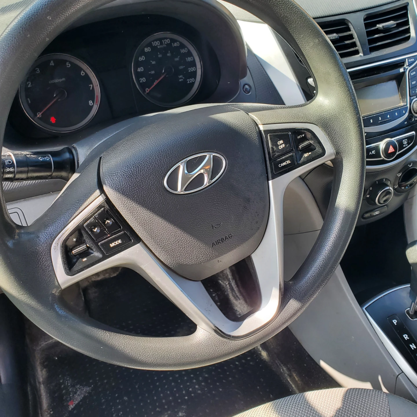 Hyundai Accent - photo 4