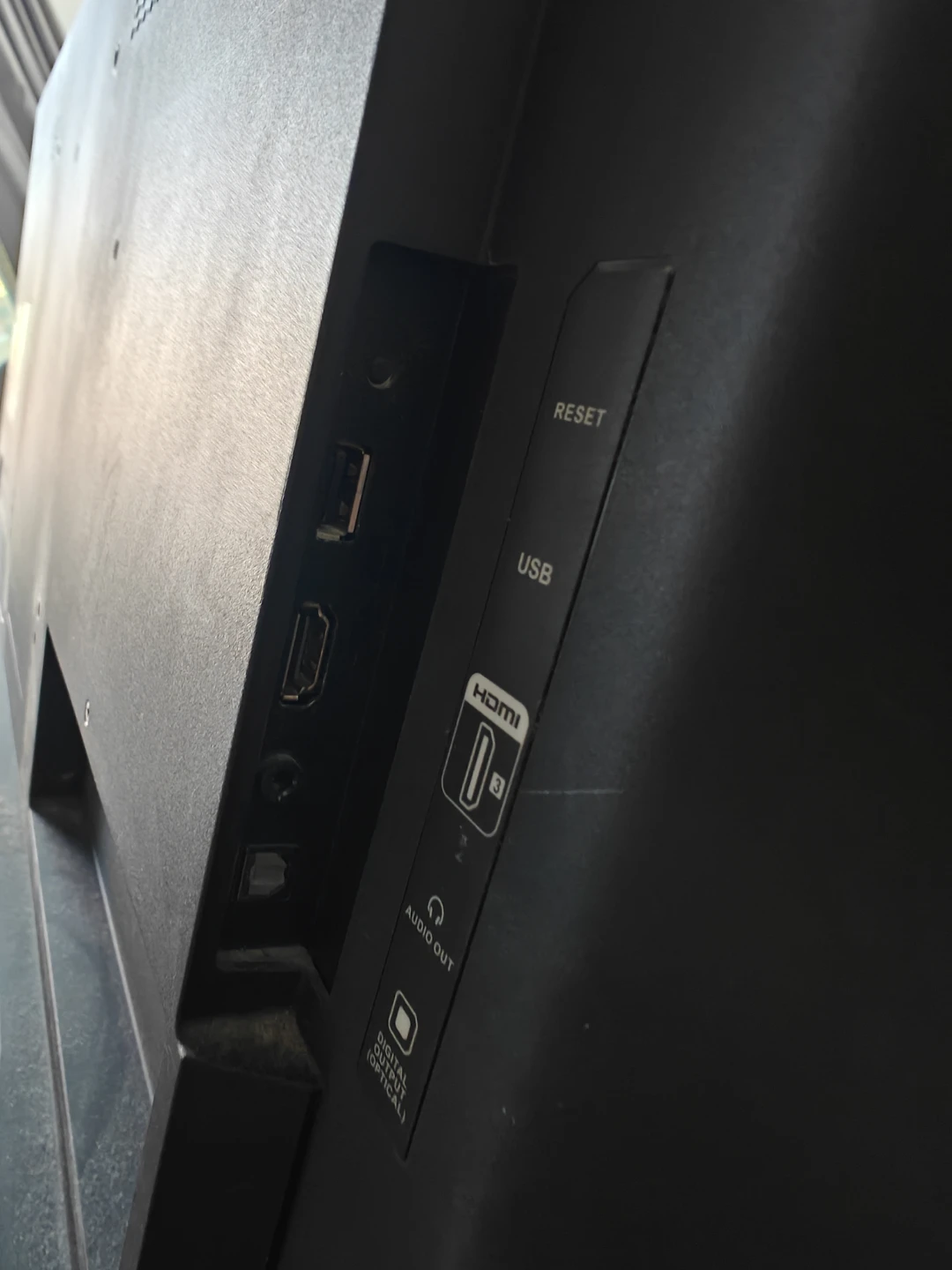 Insignia 39" Roku TV - photo 4