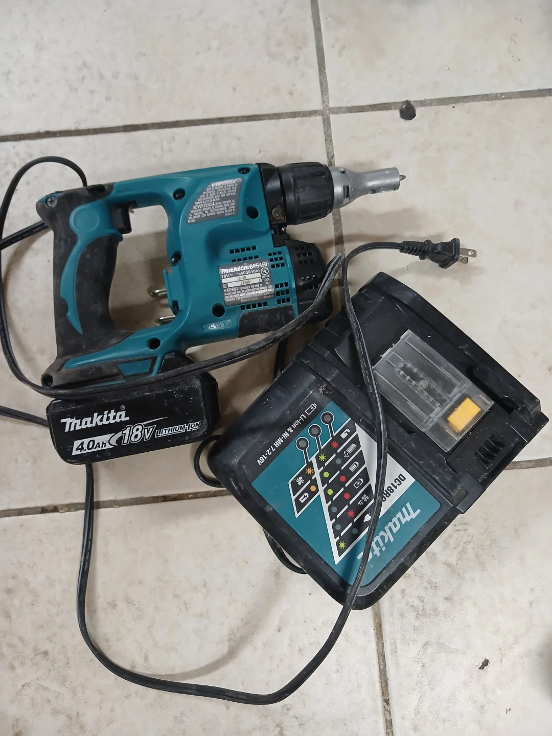 Makita BFS450 18V Cordless Drywall Screwdriver. 4.0Ah Charger