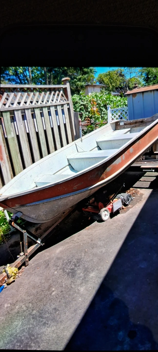 Aluminum fishing boat with Mercury outboard motor - photo 2