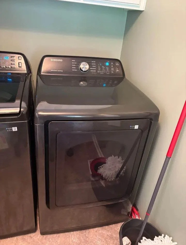 Washer and dryer - photo 2