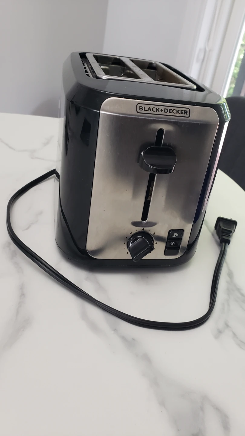 BLACK + DECKER 2-Slice Toaster (Used)