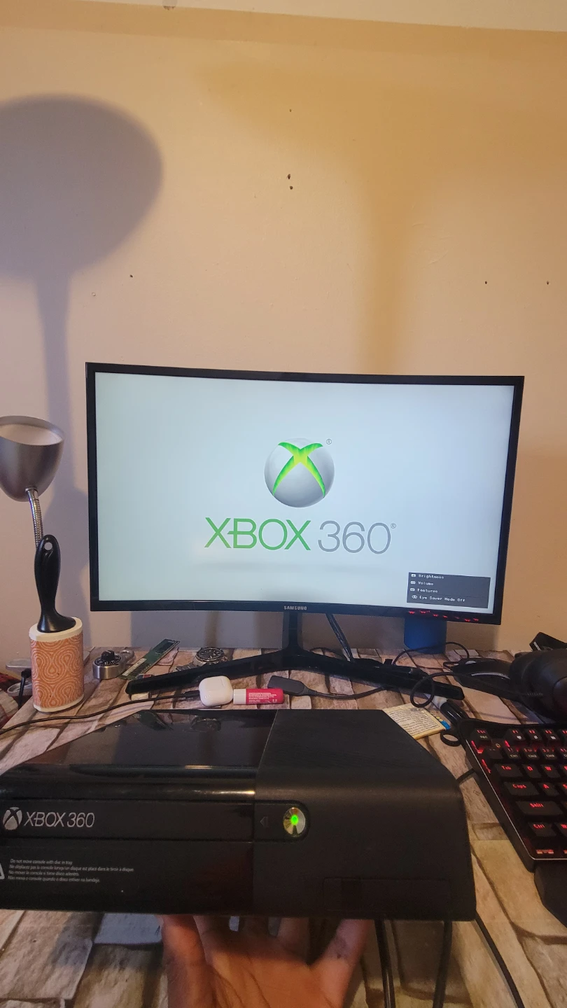 Xbox 360 E Console - photo 4