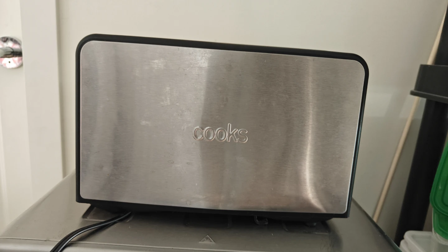 Cooks 2-Slice Toaster - photo 2