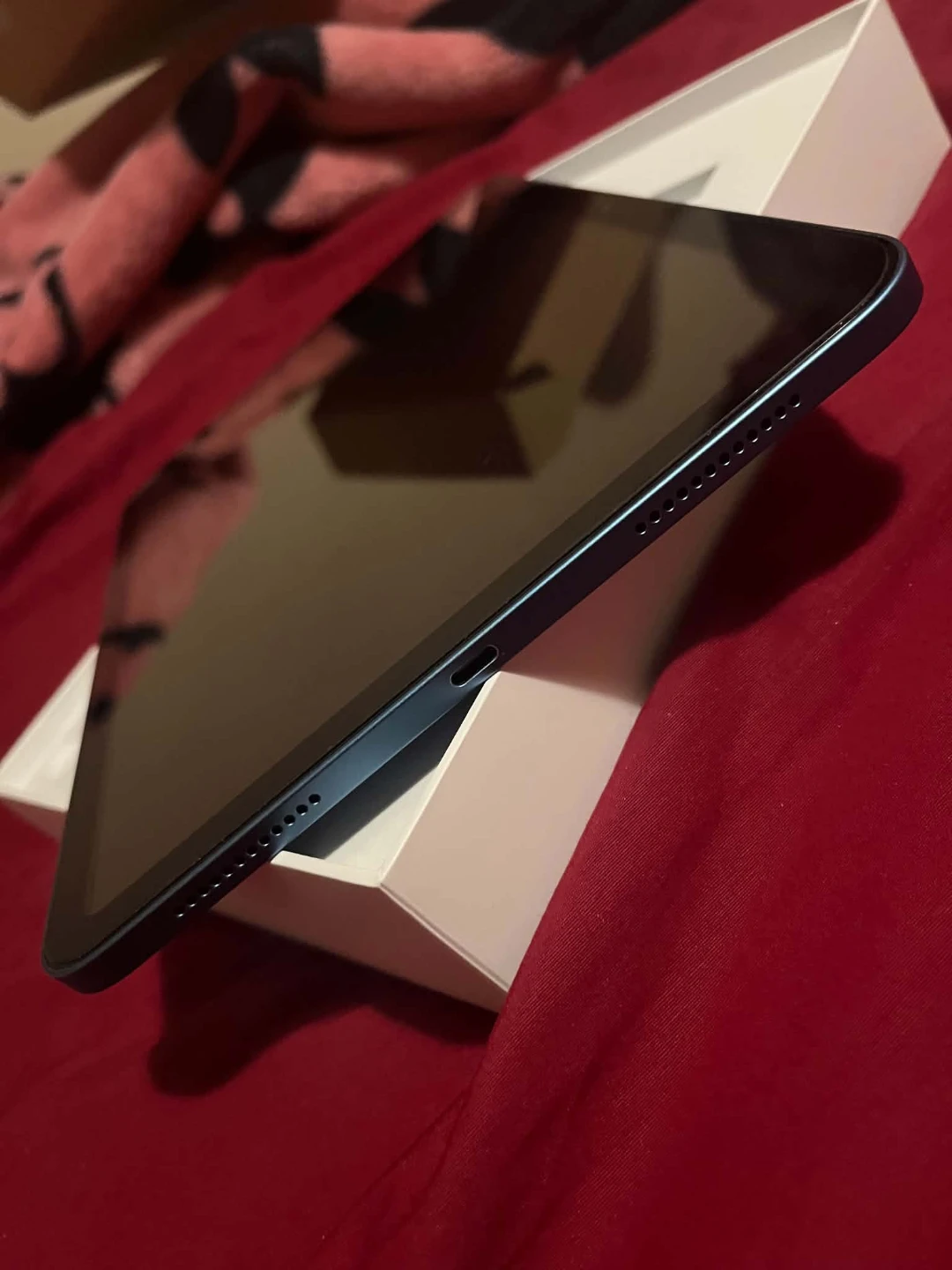 Ipad 10th gen  open to offers - photo 3