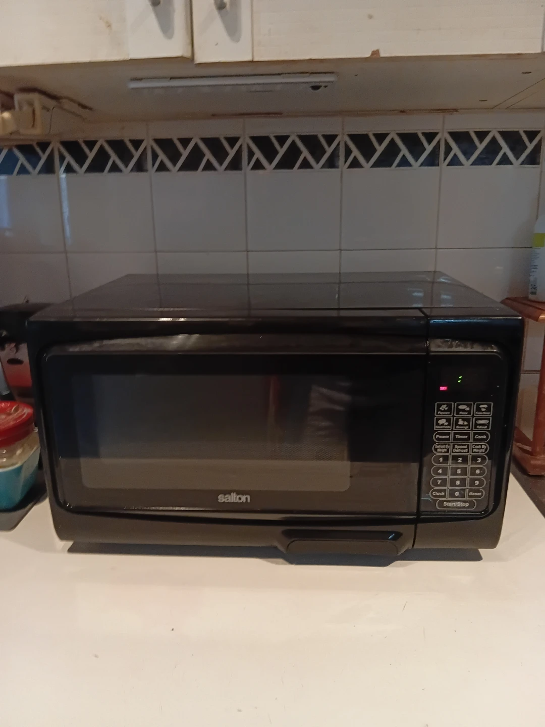 Salton Compact Countertop Microwave READ DESCRIPTION ON SIZE