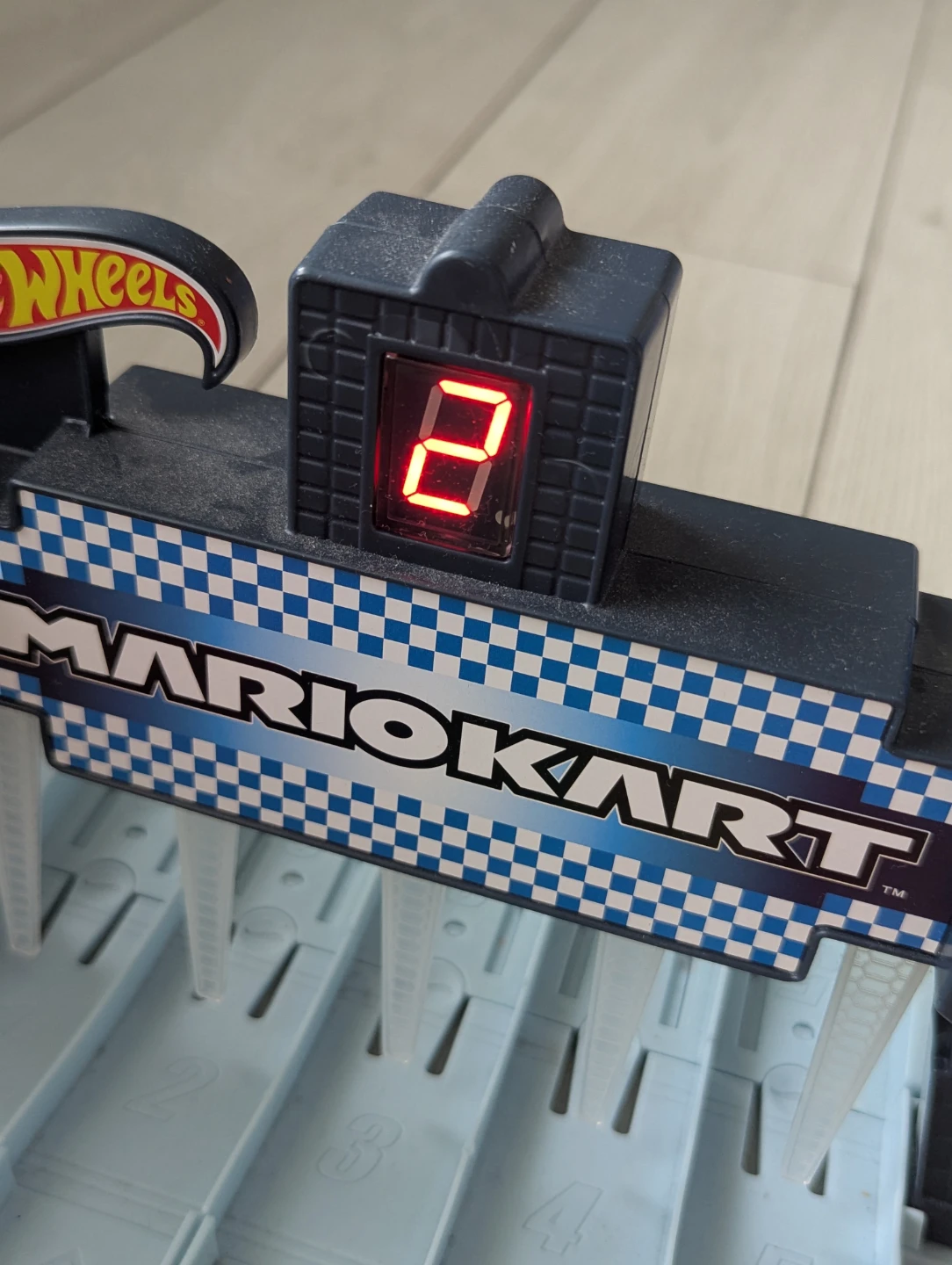 Hot Wheels Mario Kart Rainbow Road Raceway Track Set - photo 4