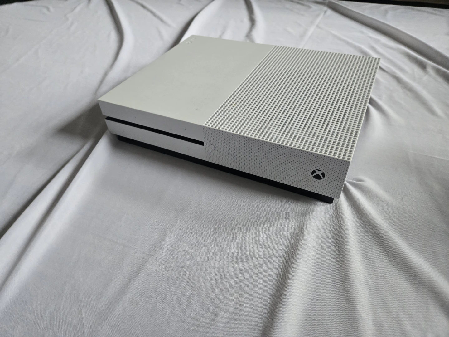 Xbox One S Console with 5 Controllers and Charging Docks