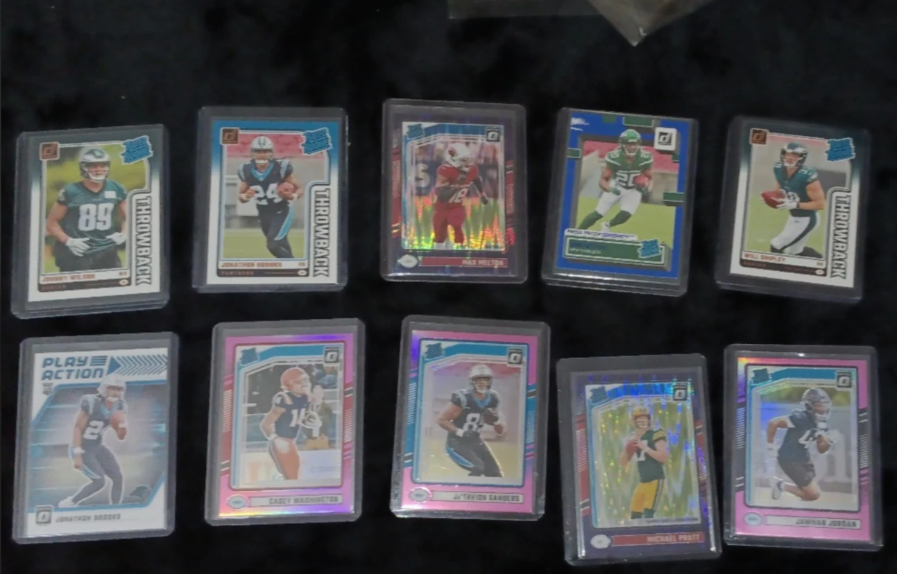 Collection of 28 NFL Football Trading Cards - photo 3