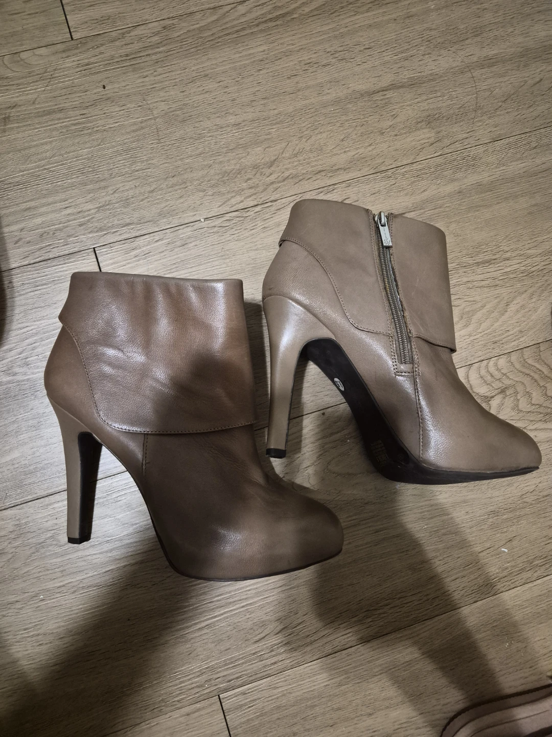 9.5 New Jessica Simpson Brown Leather Ankle Boots