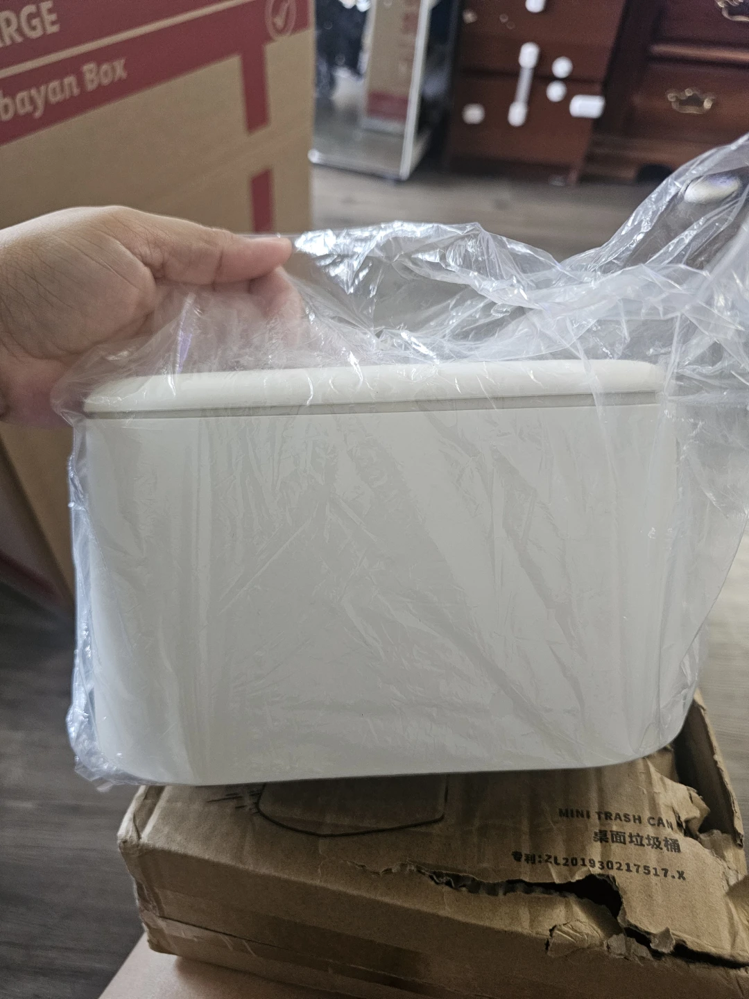 White Mini Desk Trash Can with Lid - photo 5