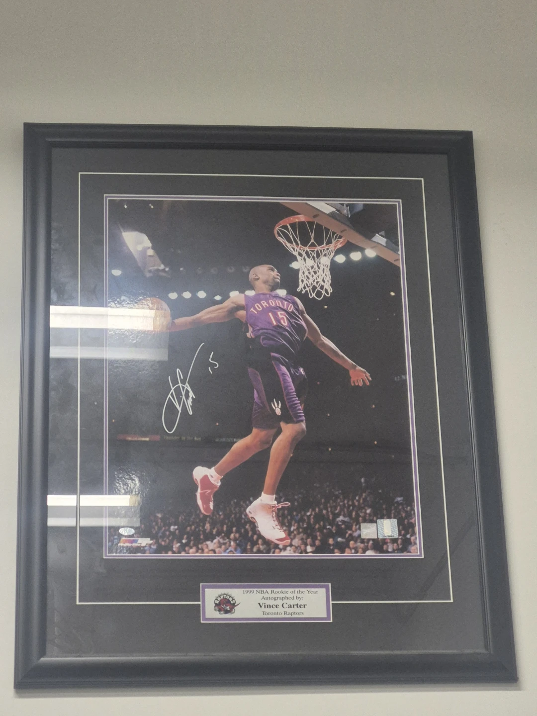 Vince Carter Autographed 1999 NBA Rookie of the Year Photo - photo 3