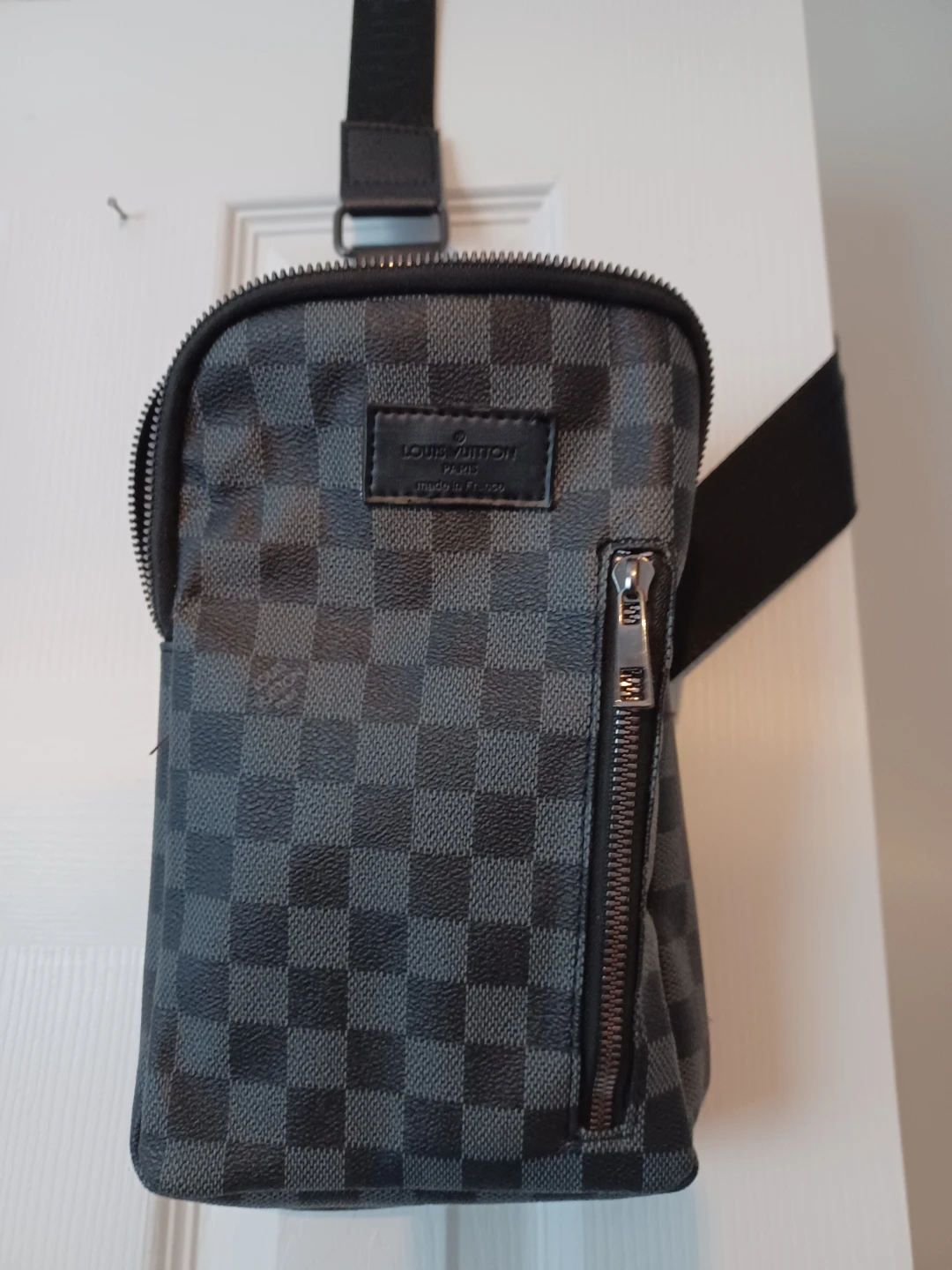 L V Damier Graphite Sling Bag - photo 2