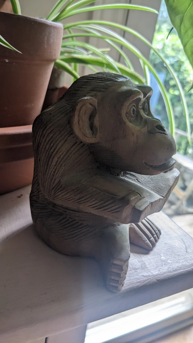 Carved wooden monkey figurine - photo 3