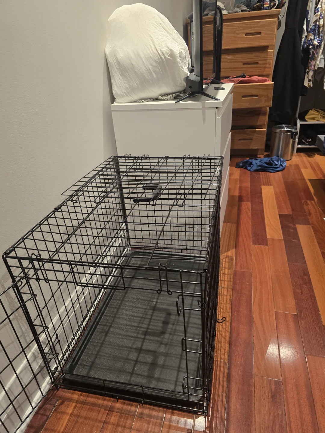 Amazon Basics Foldable Dog Metal Crate, Single Door - photo 3