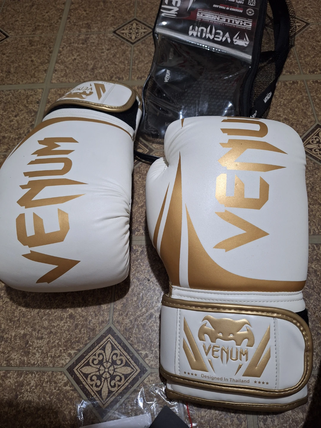 Brand New venum Gloves white/Gold 2.0 14 Oz - photo 2
