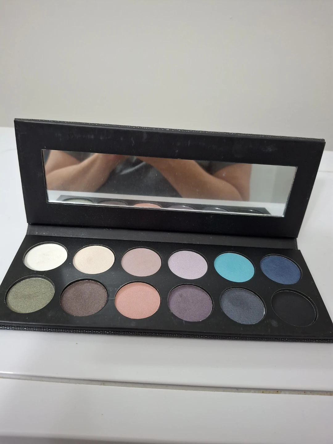 Soft Touch 12-Colour Eyeshadow Palette