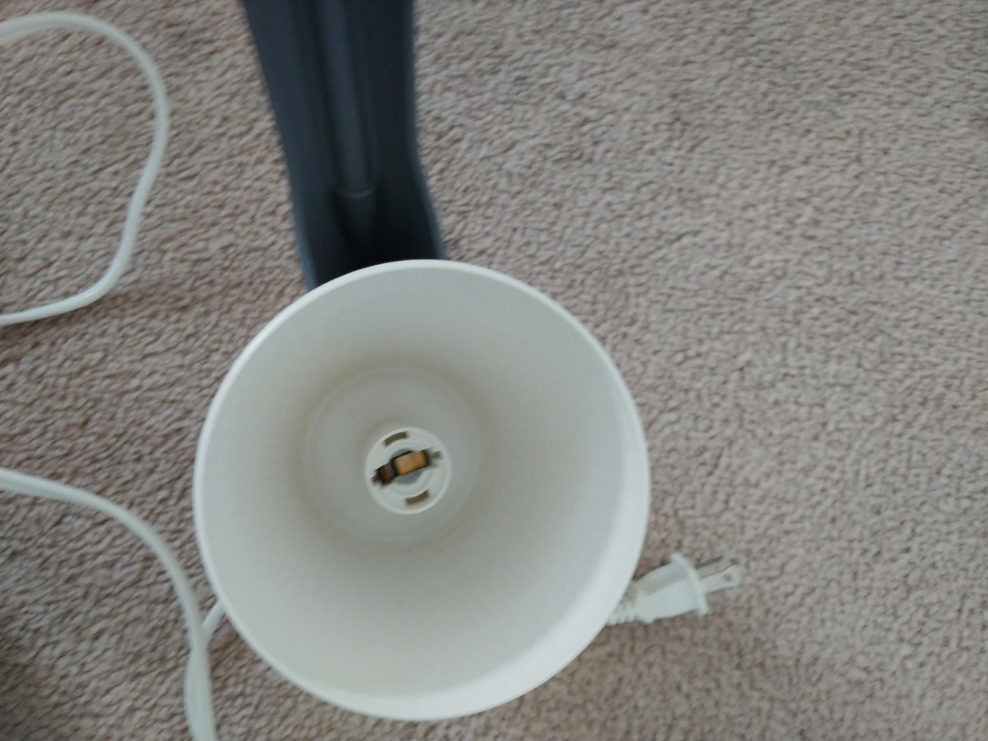 White Desk Lamp - photo 2