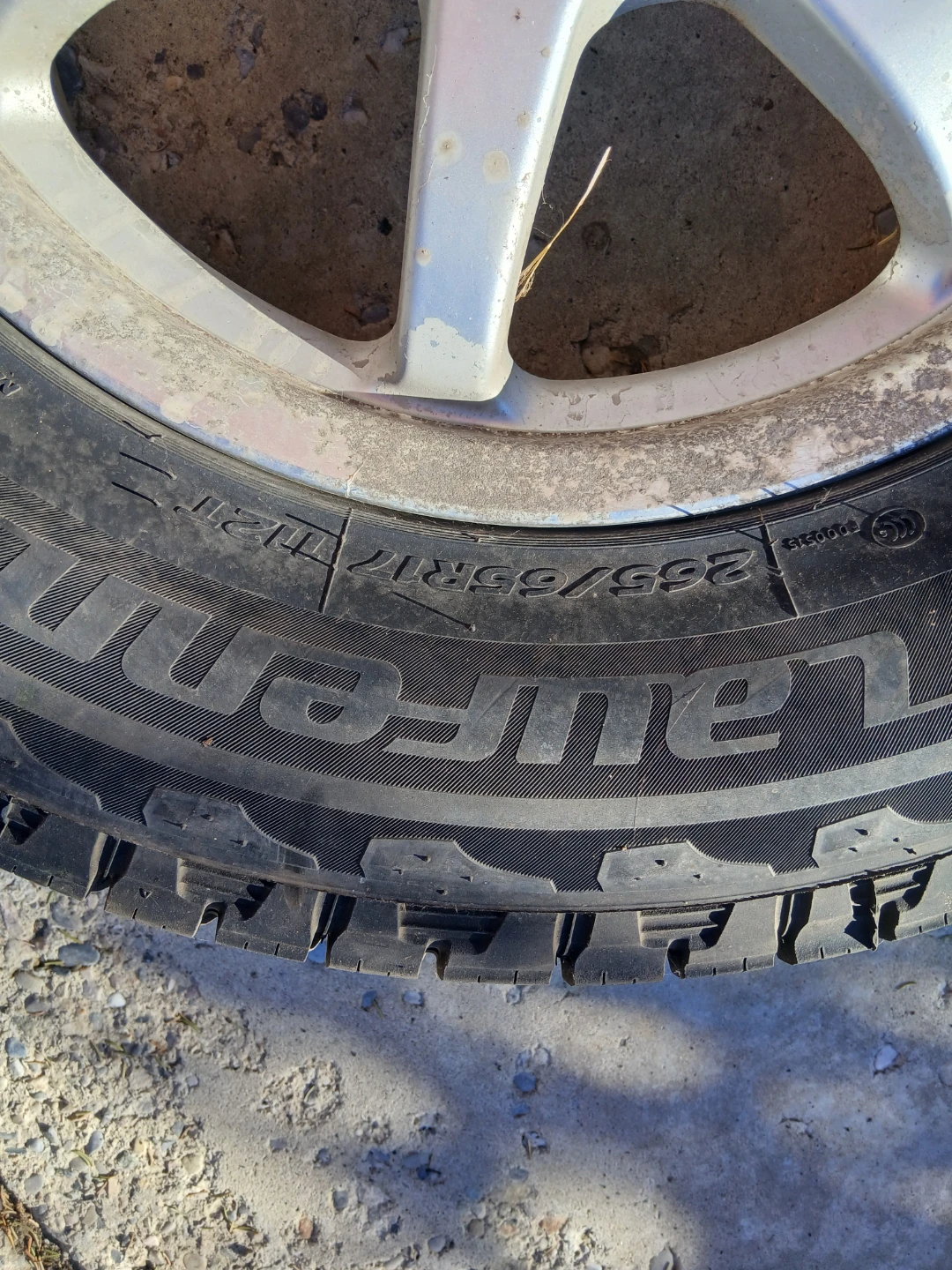 Laufenn 265/65R17 winter Tire and Rim