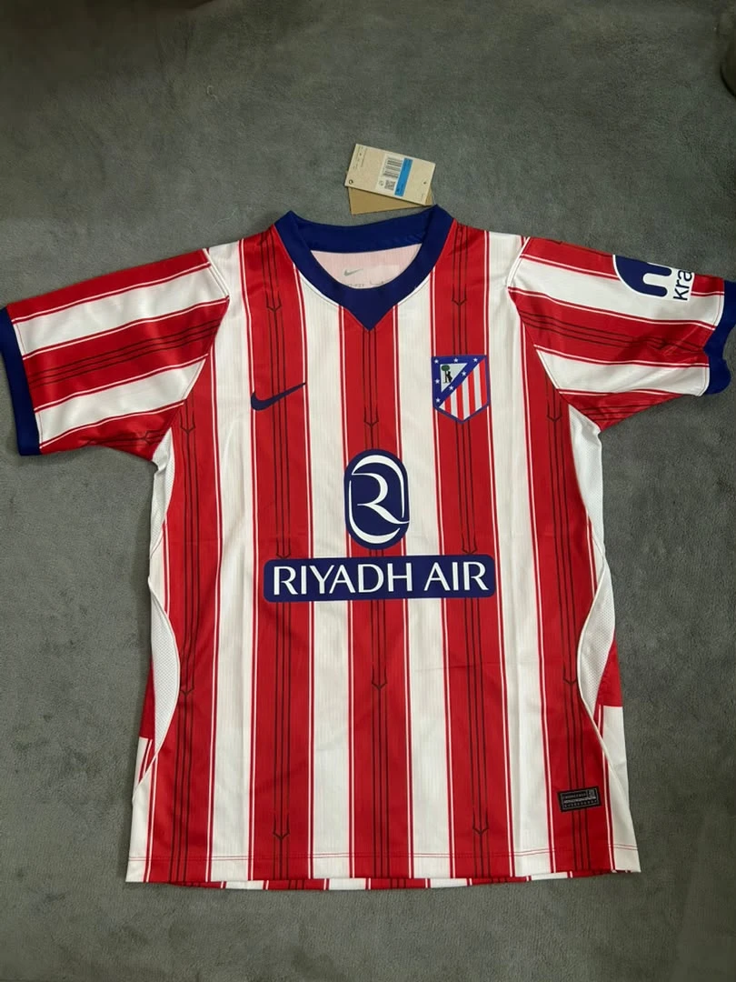 Kang in #7 Atletico Madrid jersey - photo 4