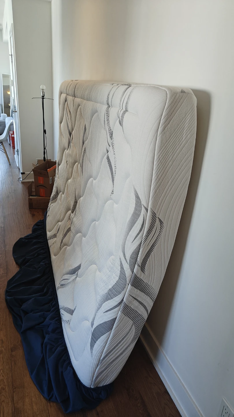 Queen Mattress -  8 inches - Cloud Memory Foam - photo 3