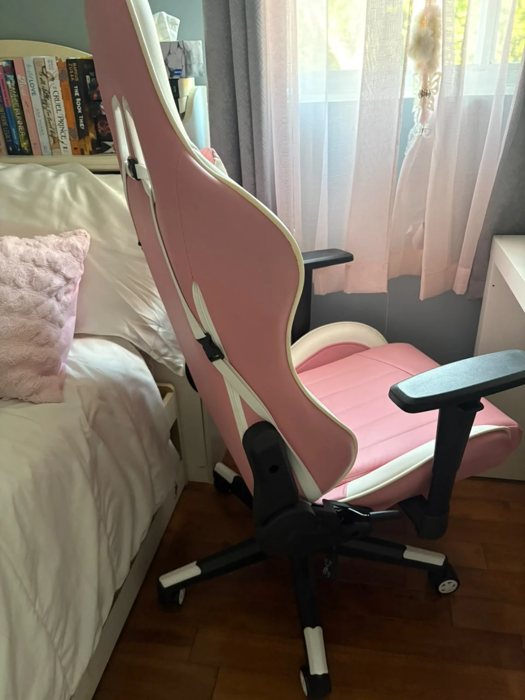 Bowthy Pink Gaming Chair