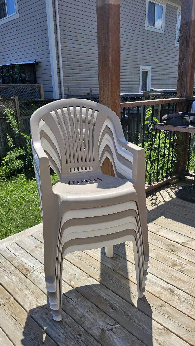Set of 7 stackable plastic patio chairs - photo 3