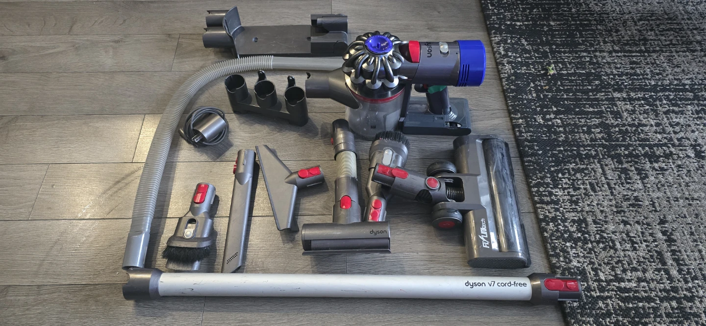 AS IS - Dyson V7 Cord-Free Vacuum Cleaner with Accessories