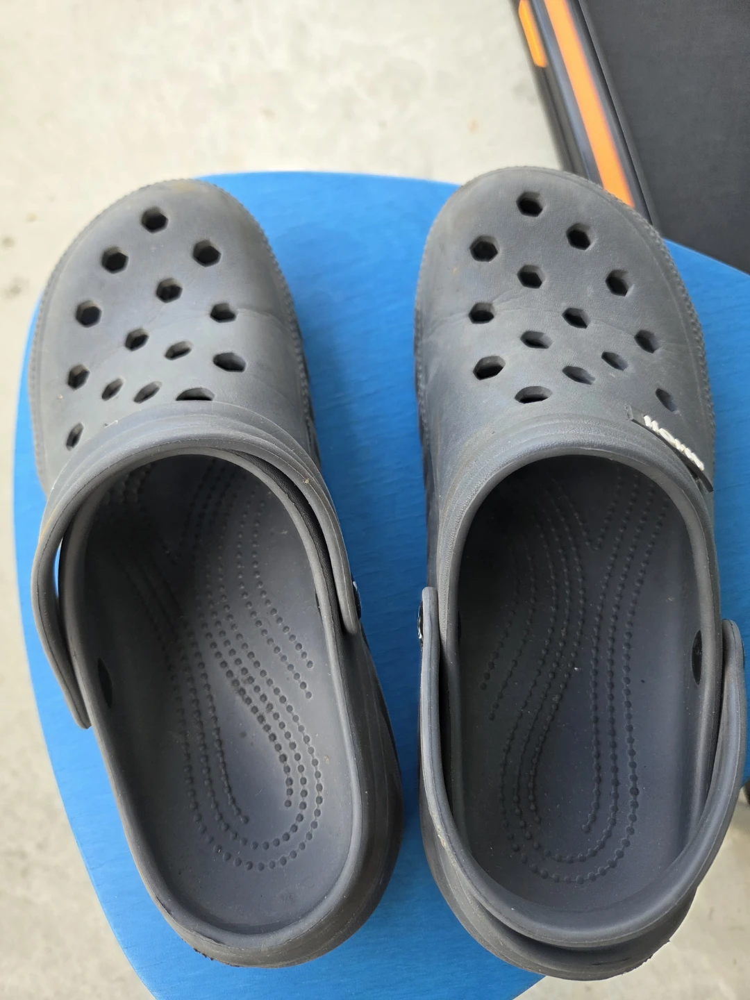 AMŌJII Grey Clogs - photo 3