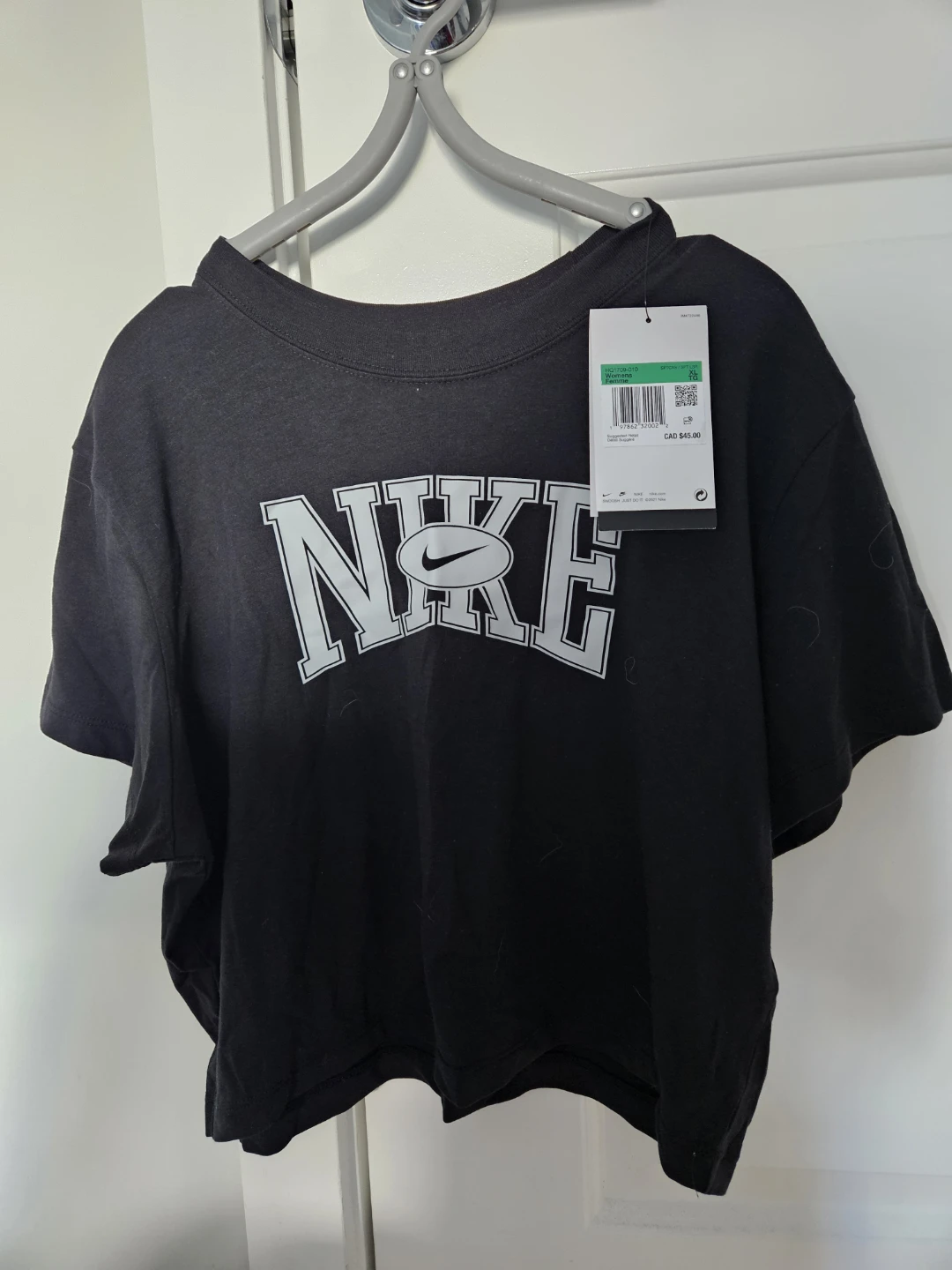 Nike Women's Black Cropped T-Shirt - Size XL