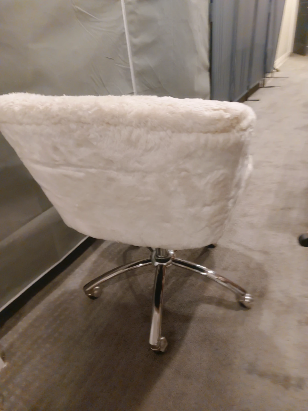 White Faux Fur Office Chair - photo 3