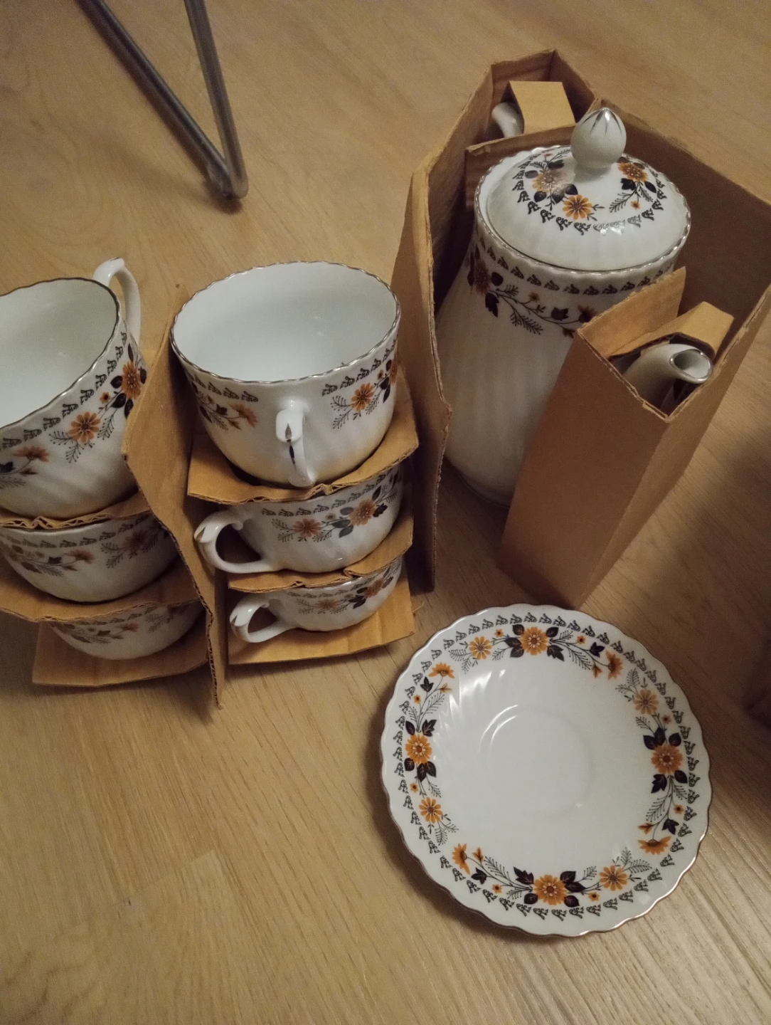 Branch new vintage porcelain tea set $30. - photo 2
