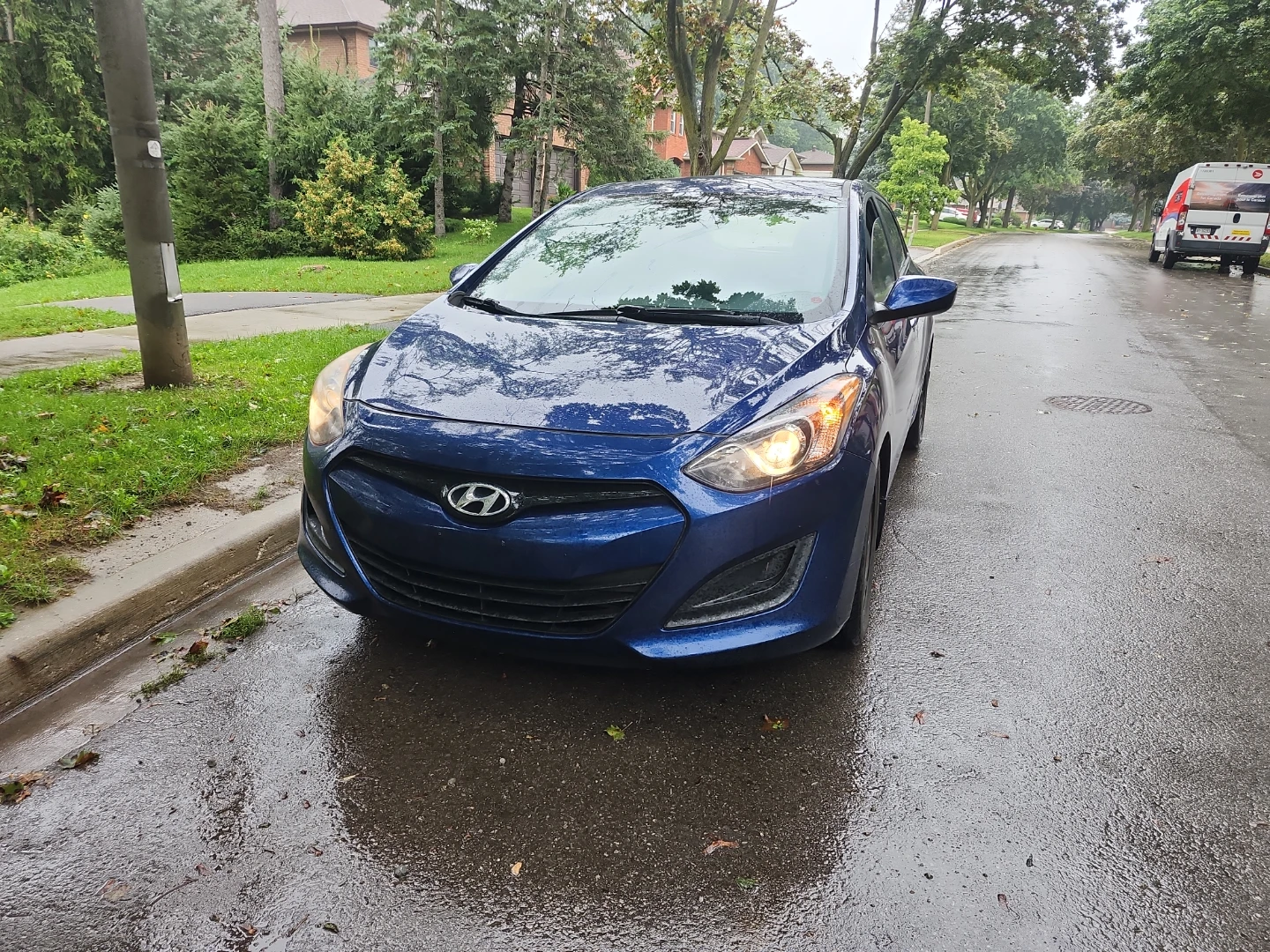 Blue Hyundai Elantra GT. CLEAN CARFAX SAFETY CERTIFIED - photo 3