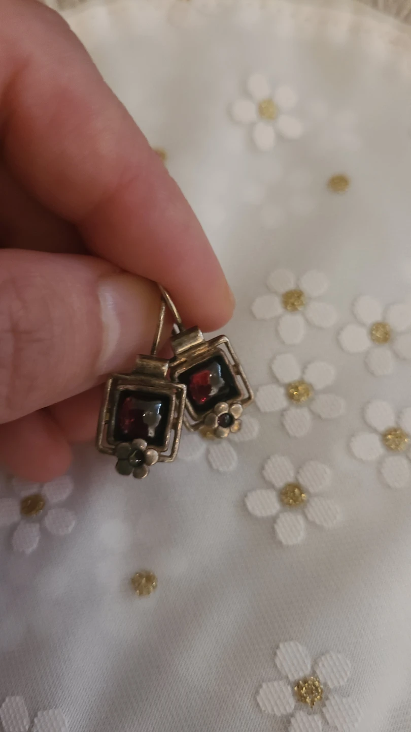 Sterling Silver Garnet Earrings