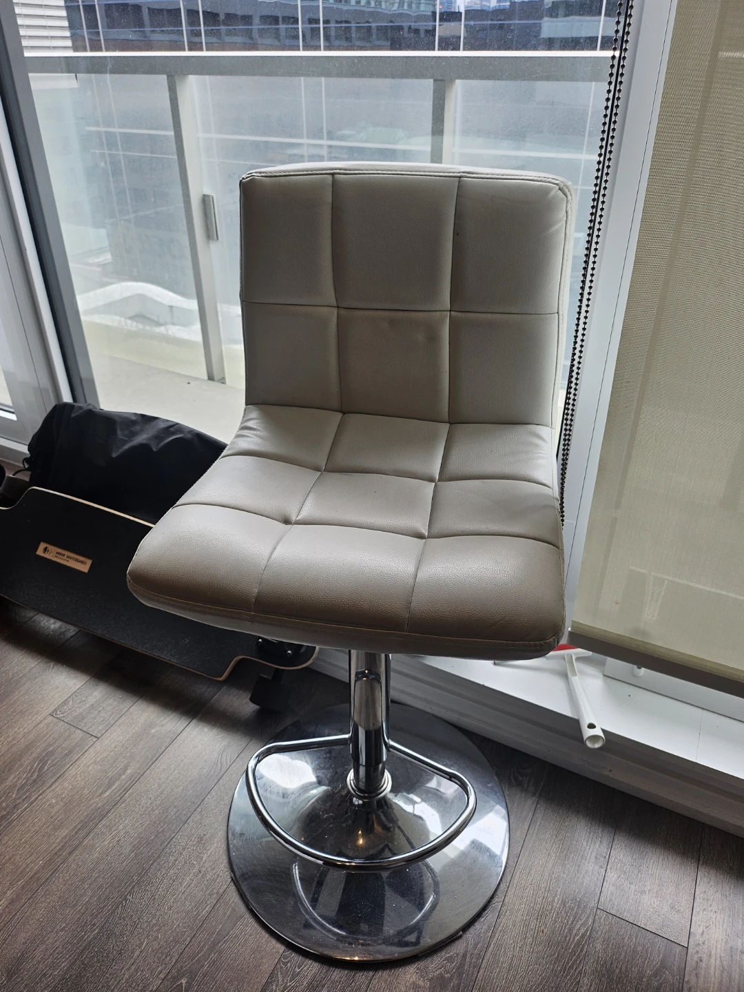 White adjustable bar stool