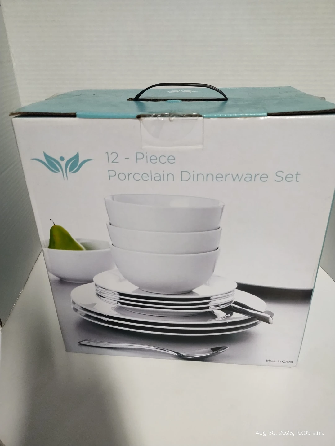 🍽️  12-Piece Porcelain Dinnerware Set — New in Box