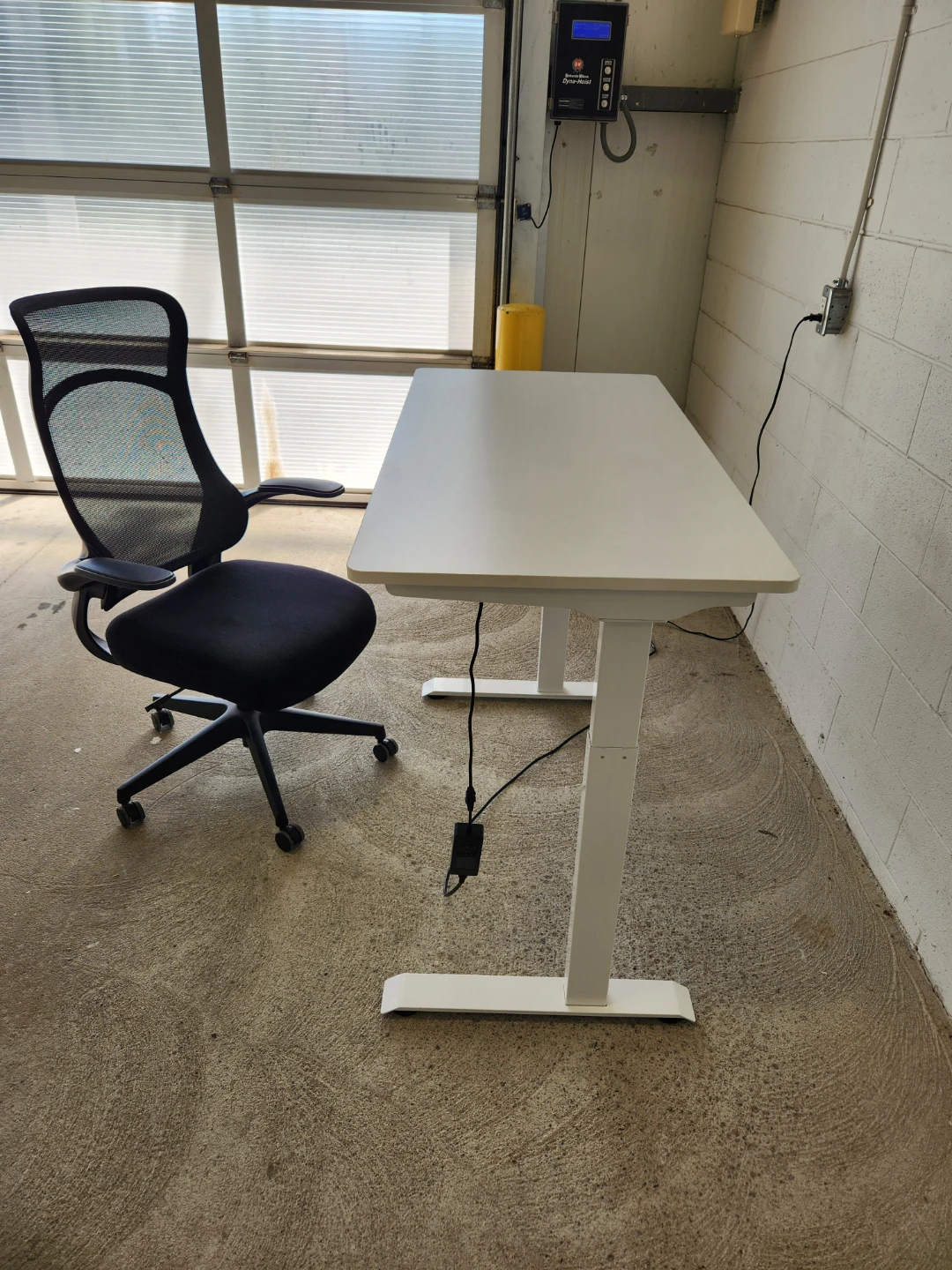 🇨🇦  White Electric Standing Desk with Ergonomic Chair - photo 3