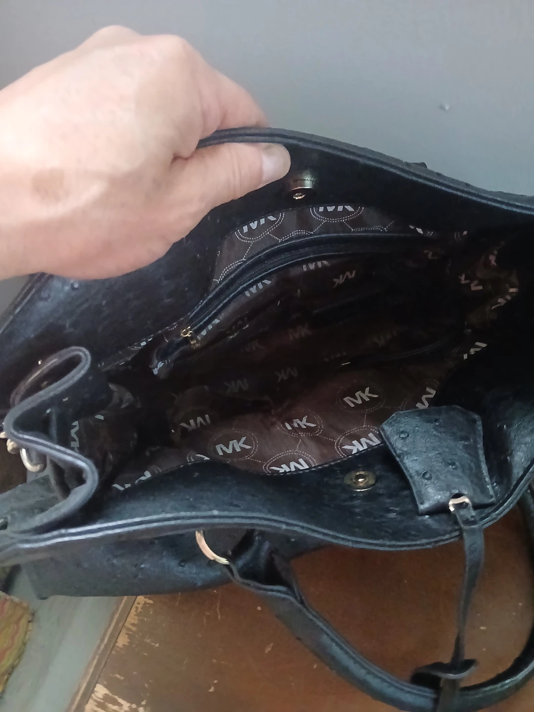 Michael Kors Black Ostrich Embossed Handbag - photo 2