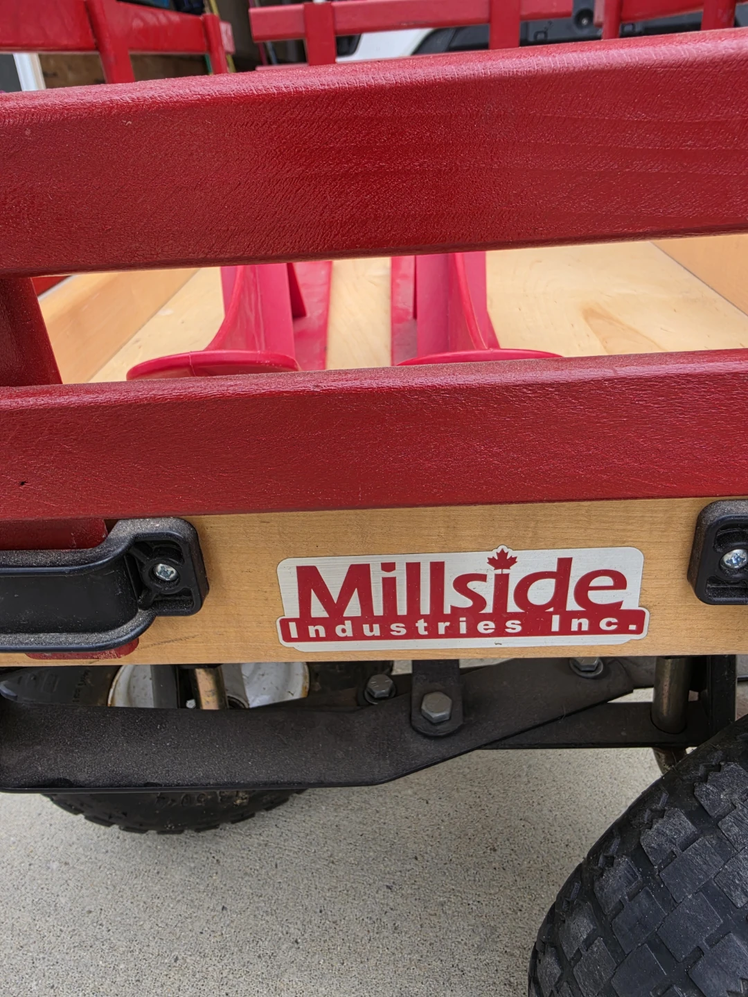 Millside Industries Wagon with Red Slats - photo 4