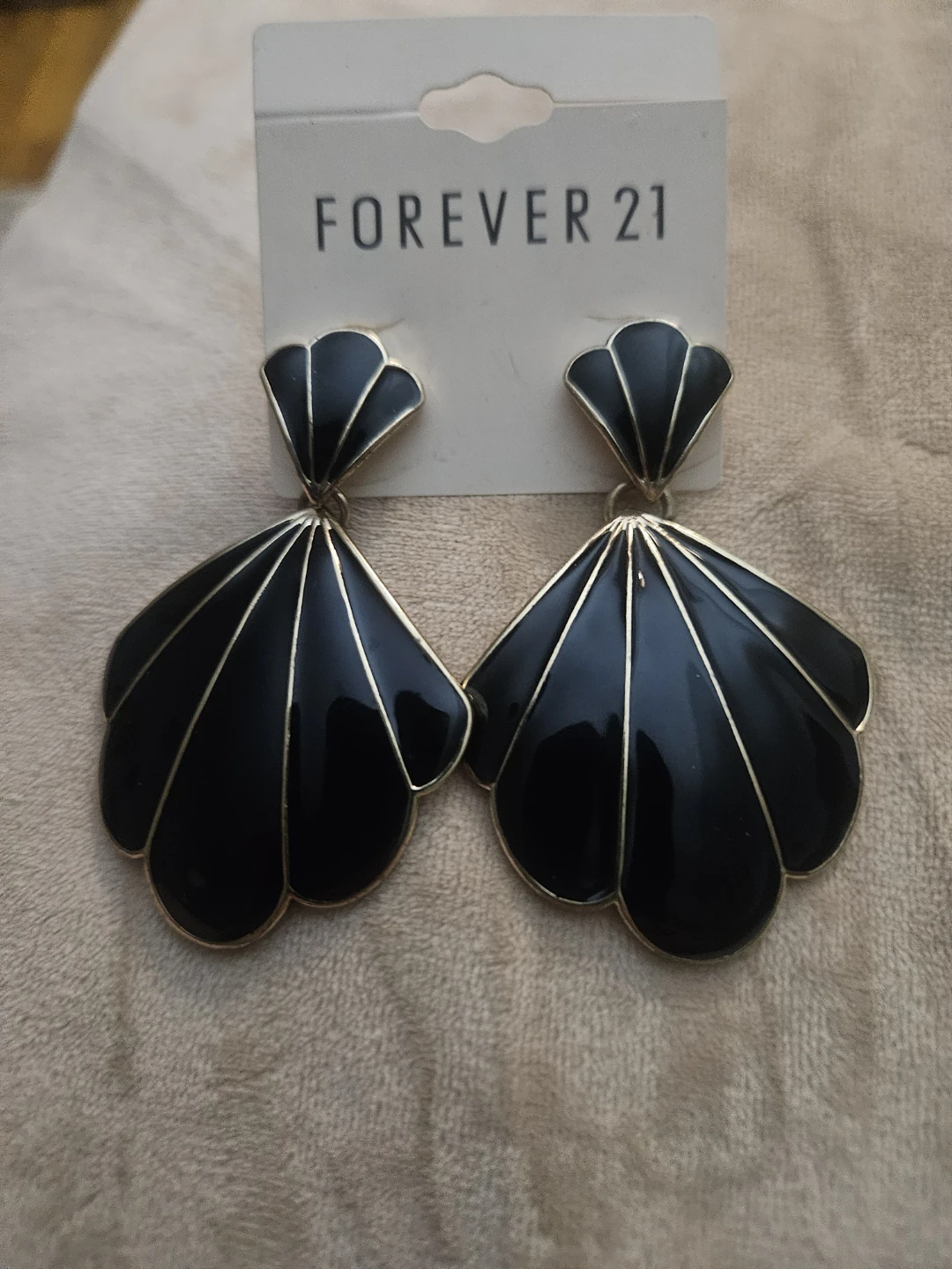 Forever 21 Black Shell Fan Earrings