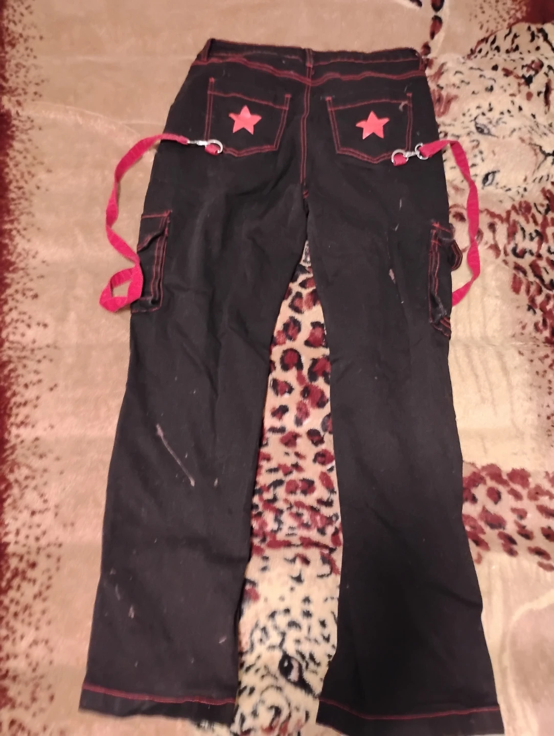 Black cargo pants with red accents - photo 2