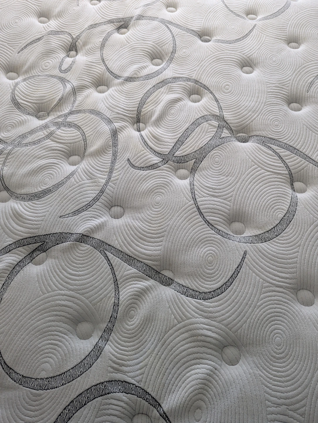 Sealy Posturepedic King Mattress - Good Condition - photo 3