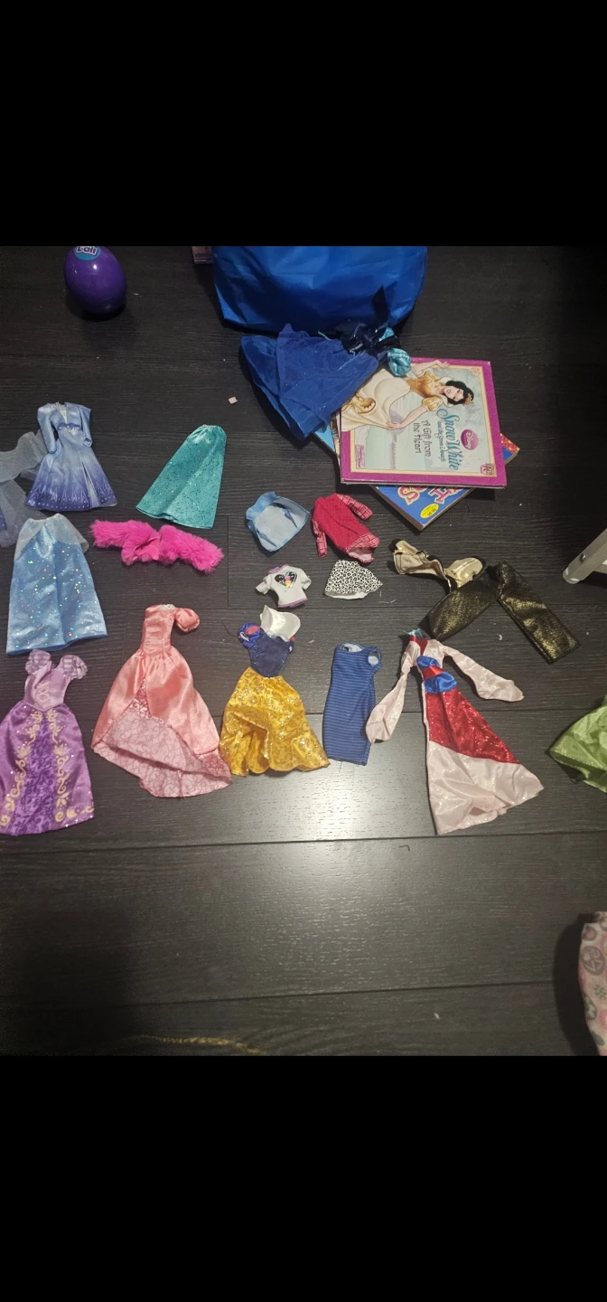 Barbie Dollhouse, Dolls and Accessories - photo 4