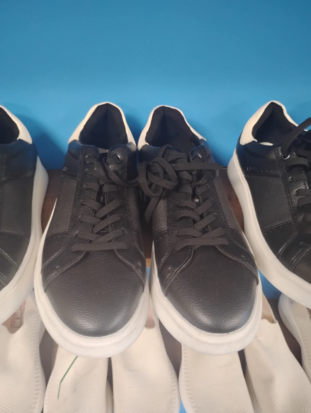 Black and white men's sneakers