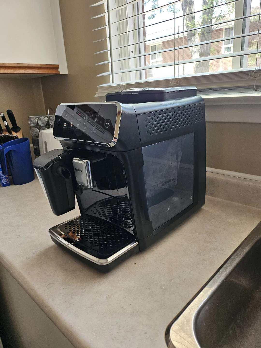 Philips 3300 Series Fully Automatic Espresso Machine LatteGo - photo 3